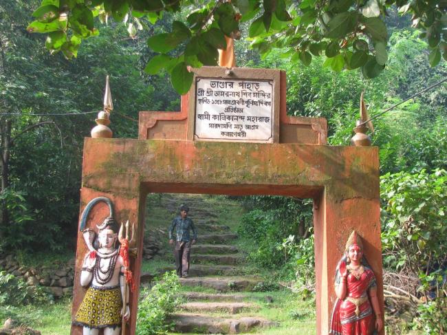 Way to Amarnath Shiv mandir at Bhandar hill
