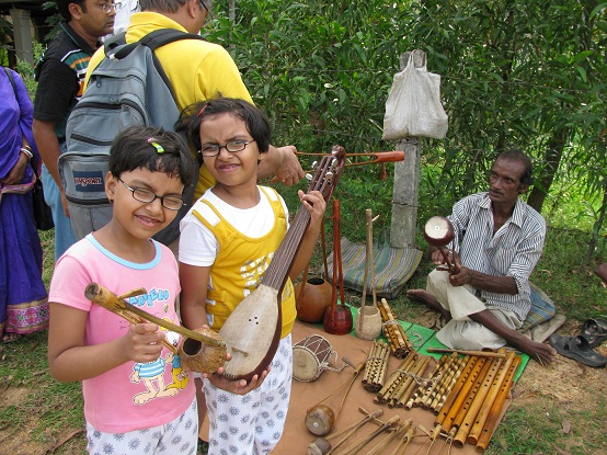 Purchasing crafts in the Tribal meal near Kopai Nadi